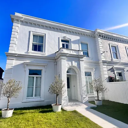Willow House, Georgian Property In Shepperton Exterior photo