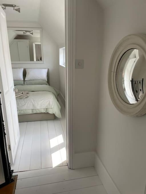 Willow House, Georgian In Apartment Shepperton
