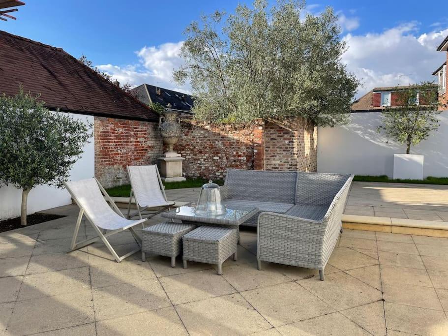 Willow House, Georgian In Apartment Shepperton