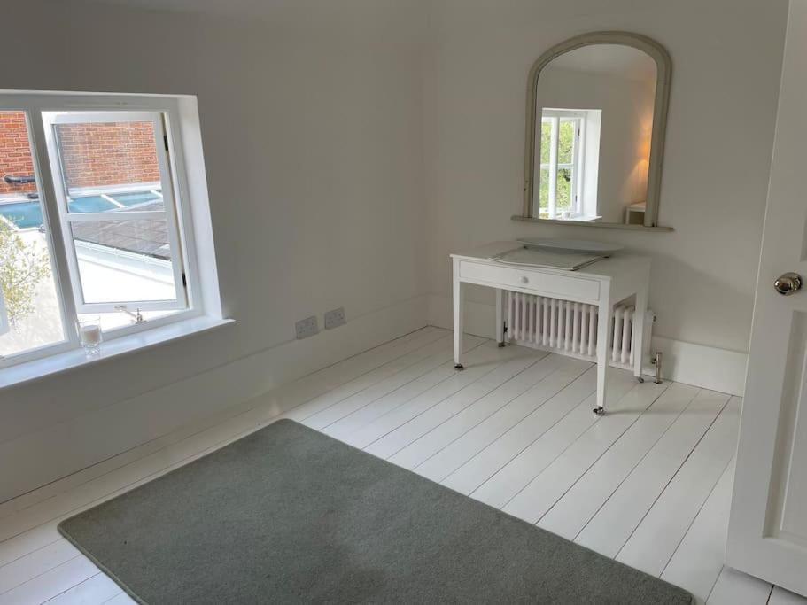Willow House, Georgian In Apartment *