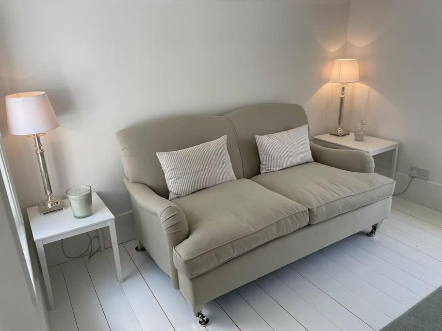 Willow House, Georgian In Apartment Shepperton