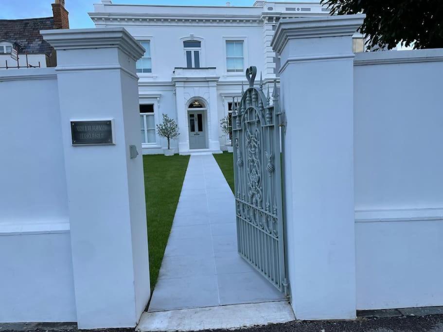 Willow House, Georgian In Apartment
